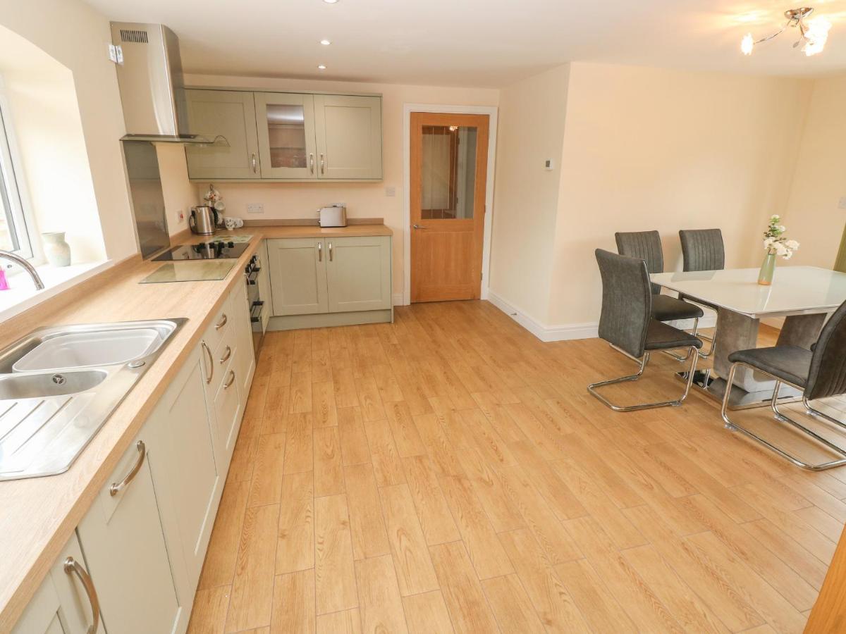 Villa Woodpecker Barn Pontyclun Exterior foto
